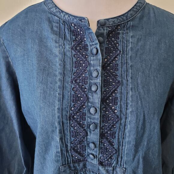 Chico's Size 0 US 4/6 Embroidered Chambray 3/4 Sleeve Peasant Top Blouse Mature - Picture 2 of 10